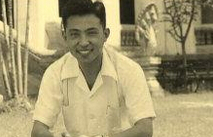 穆旦:忠魂耿热满玉壶